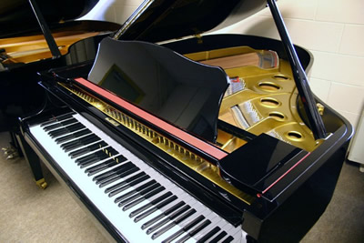 Yamaha C3 B - Grand Piano